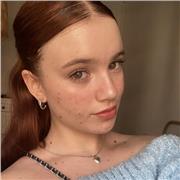 Profesora de repaso a niños de todas las edades